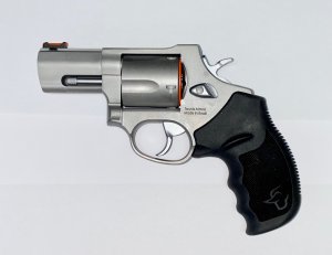 Revolver Taurus, Model: 44C Tracker, Ráže: .44 Mag., hl.: 2,5" (63,5mm), 5 ran, nerez